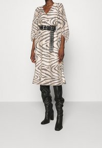 Second Female Denní šaty - beige