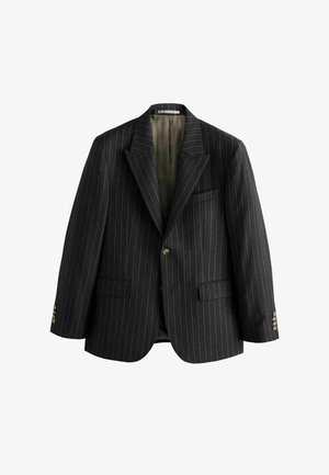 Tummanharmaa raitablazeri, jossa on leikattu kaulus, yksittäinen kultainen napitus, kaksi etutaskua ja sileä vihreä vuori.