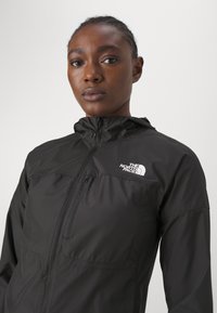 The North Face HIGHER RUN WIND JACKET - Veste de running - black