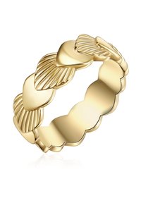 Zelta krāsas gredzens ar lapu motīvu, kurā mijas gludas un strukturētas virsmas, un tam ir viļņaina mala.