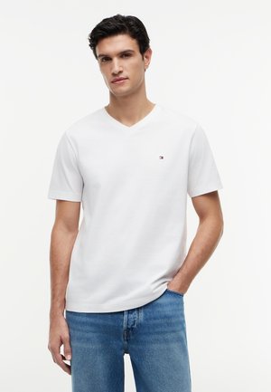 Tommy Hilfiger, FLAG EMBROIDERY JERSEY V-NECK T-SHIRT - Обикновена тениска - white