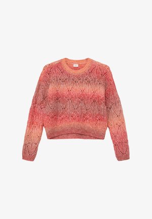 Sweter z długim rękawem w różowo-pomarańczowym gradientowym kolorze, z teksturowanym, skomplikowanym wzorem przypominającym koronkę, okrągłym dekoltem oraz prążkowanym wykończeniem u dołu i na rękawach.