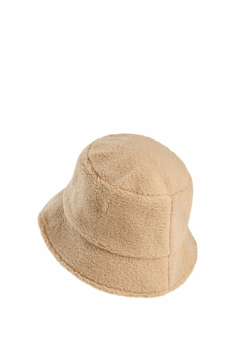 Beige bucket hat van zacht, textuur fleece. Kenmerkt een ronde kroon en een brede, naar beneden hellende rand. Naaddetails zijn zichtbaar.