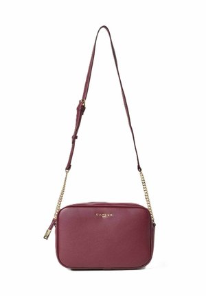 Borsa a tracolla bordeaux in pelle testurizzata. Forma rettangolare con tracolla in catena dorata e logo in rilievo sul davanti.