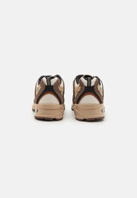 New Balance MR530 UNISEX - Sporta apavi - dark mushroom