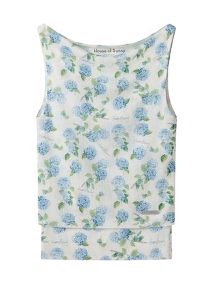 Top alb fără mâneci cu model floral de hortensii albastre și frunze verzi, inscripționat „House of Sunny” la guler și la tivul de jos.