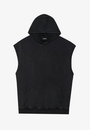 Schwarzer ärmelloser Hoodie aus weichem Material, mit einer Fronttasche, abgerundetem Saum und einer Kapuze mit Kordelzug für eine verstellbare Passform.
