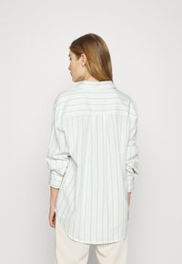 Lounge Nine BECS SHIRT - Blusa com botões - blue heron