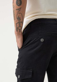 ALTONADOCK Pantalones cargo - black
