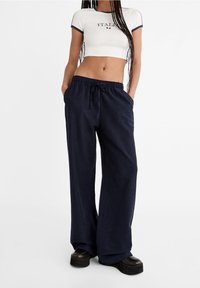 Stradivarius Tygbyxor - dark blue