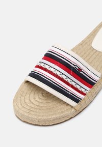 Tommy Jeans Pantofle - white
