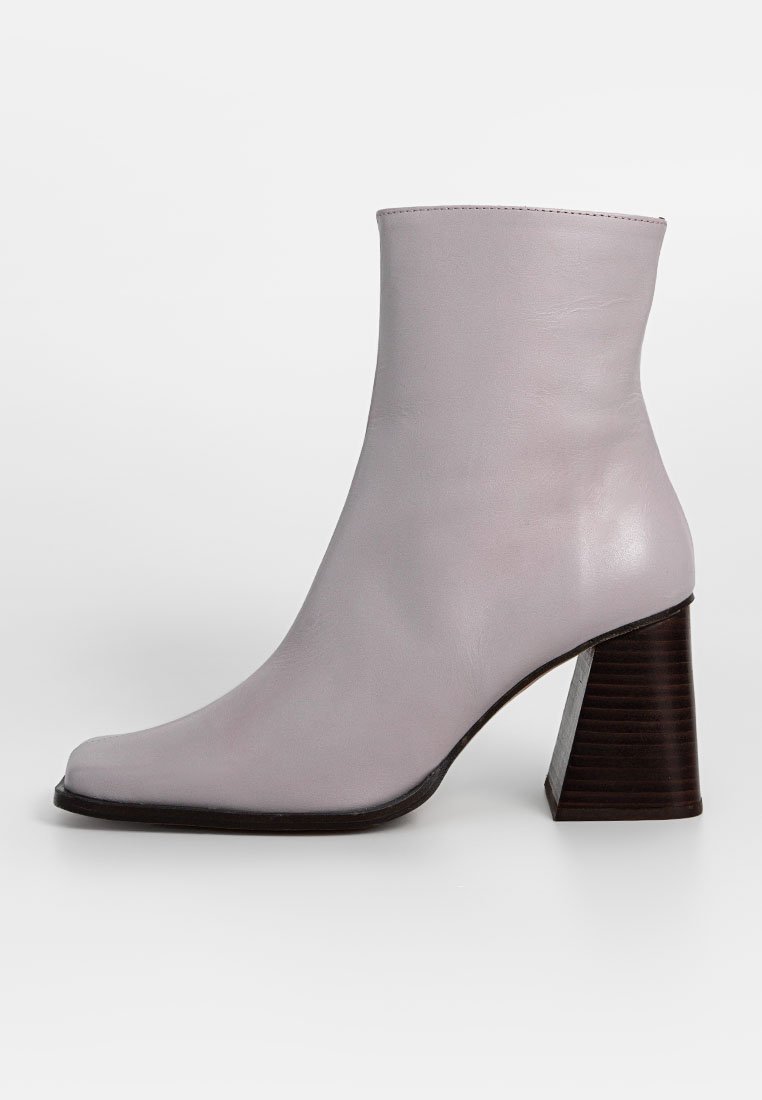 ALOHAS Enkellaarsjes met hoge hak lila ALOHAS Enkellaarsjes met hoge hak lila