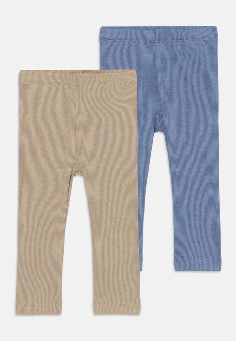 To par med ribbete tights: en i lys beige og en i myk blå. Begge har elastisk midje og smalnende ben.