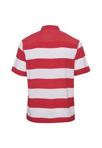 Korte mouw shirt met afwisselend rode en witte horizontale strepen. De stof lijkt glad met een klassieke kraag aan de achterkant.