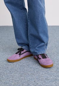 OLD SKOOL LOWPRO UNISEX - Sneakers - grape jam