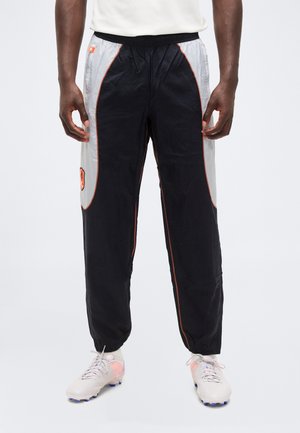 CHELSEA FC STRIKE+ - Artykuły klubowe