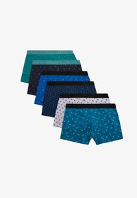 Seis pares de bóxers para hombre en diferentes tonos de azul y teal, con varios pequeños estampados y cinturillas contrastantes, dispuestos en forma de abanico.