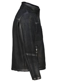 Veste en cuir noir avec col en fourrure, fermeture éclair, poches latérales, finition texturée et accents en cuir contrastants. Vue de côté.