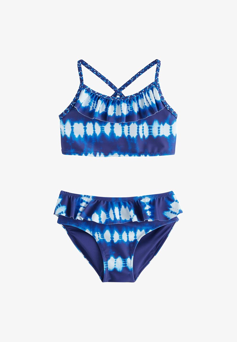 Maillot de bain deux pièces tie-dye bleu et blanc avec bretelles croisées sur le haut et détail à volants sur le haut et le bas.