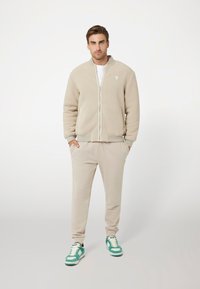 Guess Flīsa jaka - beige