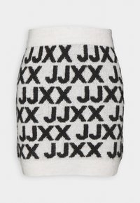 Jupe blanche en tricot avec un motif répétitif de texte noir "JJXX" et une taille élastique.