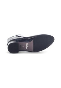Chaussure en cuir verni noir avec un bout arrondi, un talon carré et une semelle en caoutchouc texturée. Marque Gabor visible sur la semelle intérieure.