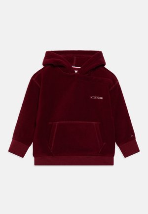 Bordeaux fleece hoodie med en frontlomme, snoretræk i hætten og ribbede manchetter. Har et hvidt logo på brystet og en glat tekstur.