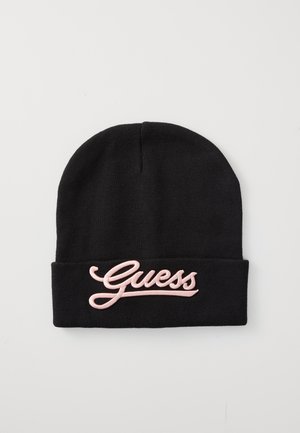 Svart strikket lue med en rosa brodert "Guess"-logo på den brettede kanten. Myk tekstur og tett passform for varme.