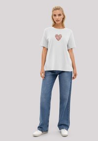 F4NT4STIC BLUMEN HERZ BESTICKT - Print T-shirt - weiß