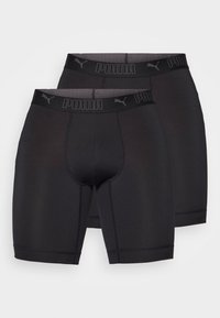 Fekete Puma sportnadrág, márkás logós derékkal, rugalmas anyagból készült, sima tapintású, és a comb közepéig ér.