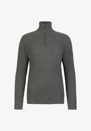 Grå ribbad tröja med hög krage och halvdragkedja. Har långa ärmar och ett strukturerat stickmönster genom hela plagget.