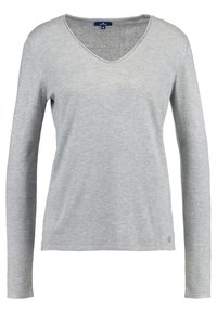 Světlá šedá dlouhý rukáv svetr s výstřihem do V vyrobený z měkkého pleteného materiálu. Obsahuje jemnou strukturu a malé logo na spodní straně. Velikost: S.