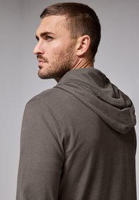 Street One MEN SOFTES - Maglietta a manica lunga - braun