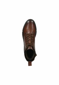 Bota de tobillo de cuero marrón con un acabado liso, puntera redonda, parte delantera con cordones, collar acolchado y una lengüeta en la parte posterior para facilitar el uso.