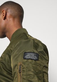 Schott AIRFORCERS - Bombera - army kaki