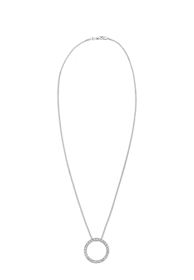 Sølvkæde med en cirkulær vedhæng, der har klare ædelstene rundt om kanten, designet med en glat, strømlinet overflade.