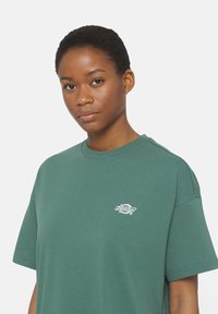 Dickies SUMMERDALE TEE - Basic póló - dark forest