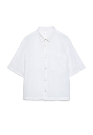 Camicia bianca a maniche corte con bottoni, tasca frontale e colletto classico, taglia XL, distesa su uno sfondo bianco.