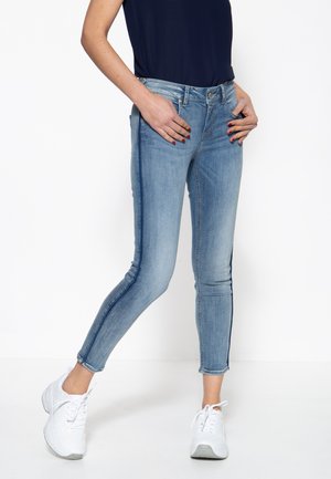 MIT SEITLICHE - Slim fit jeans - blau