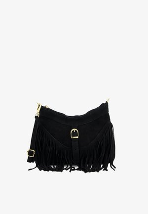 Czarna zamszowa torba na ramię z ozdobnymi frędzlami, zamkiem błyskawicznym, klamrą oraz regulowanym paskiem dla większej wszechstronności.