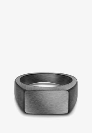 Bague en métal noir brossé, face rectangulaire, bords lisses et design minimaliste. Surface texturée avec une finition mate.