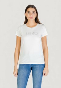 Biały t-shirt z krótkim rękawem wykonany z miękkiej bawe�łny, z błyszczącym napisem "LIU JO" na przodzie. Dobierany do niebieskich dżinsów.
