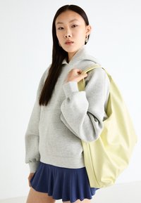 Unselected, butter yellow