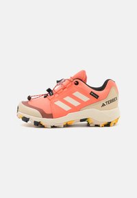 Adidas Terrex - TERREX GORE TEX UNISEX - Hikingschuh - coral fusion/wonder white/core black Thumbnail-Bild 1