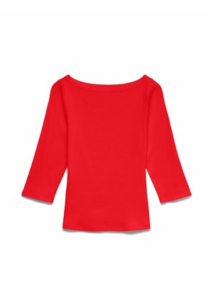 Rode, lange mouwen shirt met een boothals en een getailleerde pasvorm, getoond op een witte achtergrond.