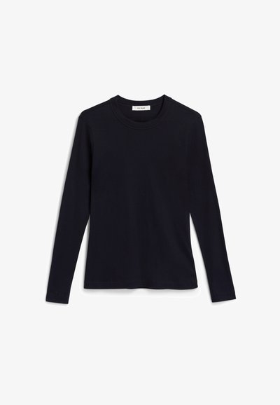 Camisola de manga longa azul marinho em algodão macio, com gola redonda e bainha reta. Apresenta-se sem padrões ou ornamentações.