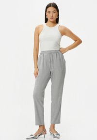 Koton POCKET DETAIL ELASTIC WAIST - Trainingsbroek - grey