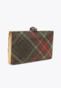 Kopertówka z koralików z wzorem w kratę w odcieniach czerwieni, żółci i niebieskiego na ciemnym tle, z złotą ramką i ozdobnym zapięciem.