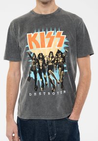 Gray cotton t-shirt featuring a colorful graphic of the band KISS, with the word "DESTROYER" in white at the bottom.