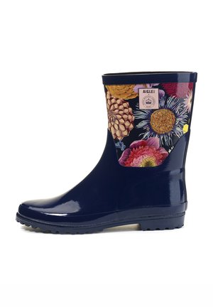 Navy Gummistiefel mit einem obermaterial im floralen Muster und lebendigen Farben und Texturen. Seitenlogo-Akzent und strukturierte Sohle für besseren Halt.